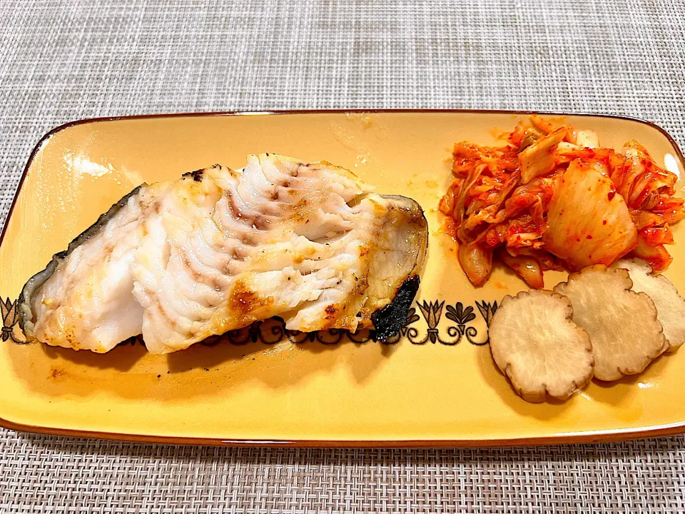 銀鱈西京焼きといぶりがっこ＆キムチ|shibazakiさん