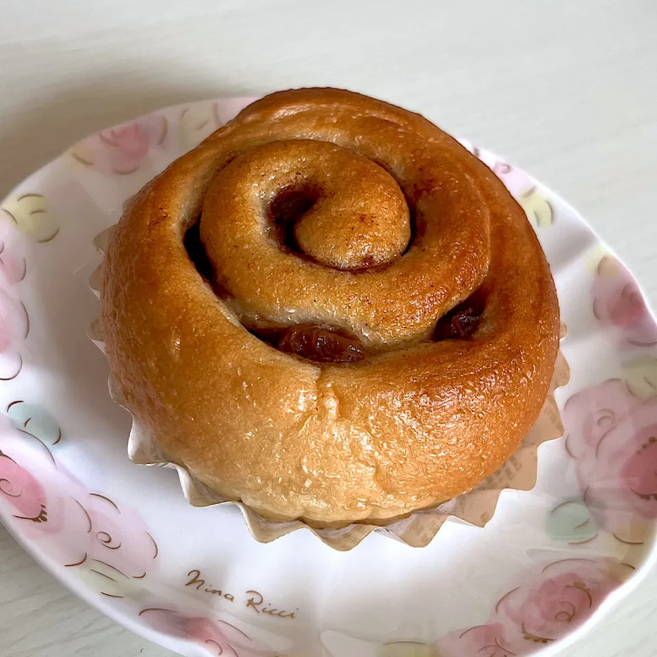 レーズンシナモンロール|りこさん