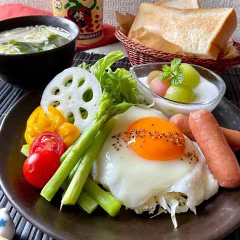 「かねさ ひいふうみそ汁 しじみ 181g」を使ってみたSnapdishの料理・レシピ写真:ひいふう味噌汁&食パンdeモーニング