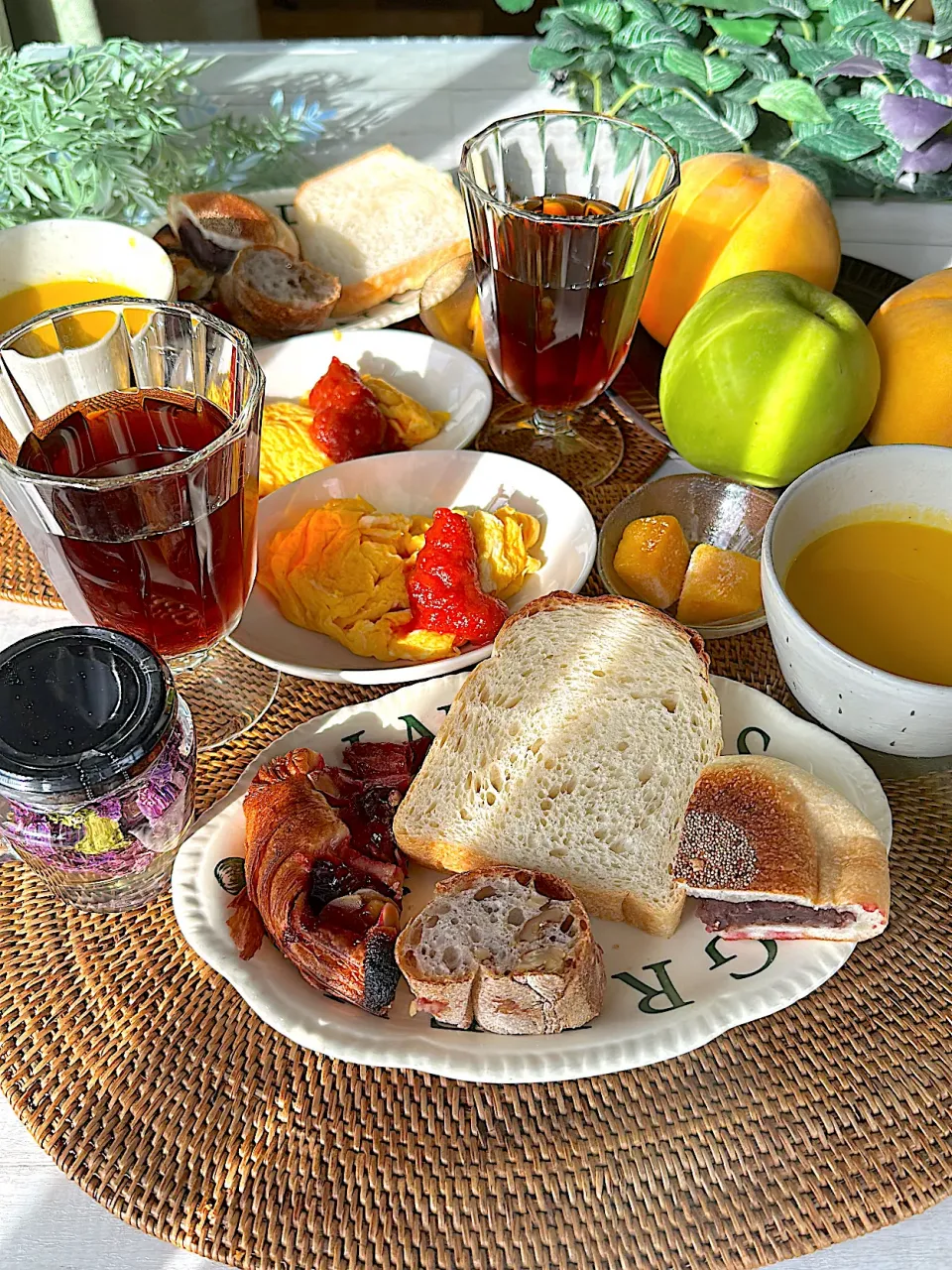 マサオキベーカリーのパンがある朝食の風景|らぴすらずり(らぴ)さん