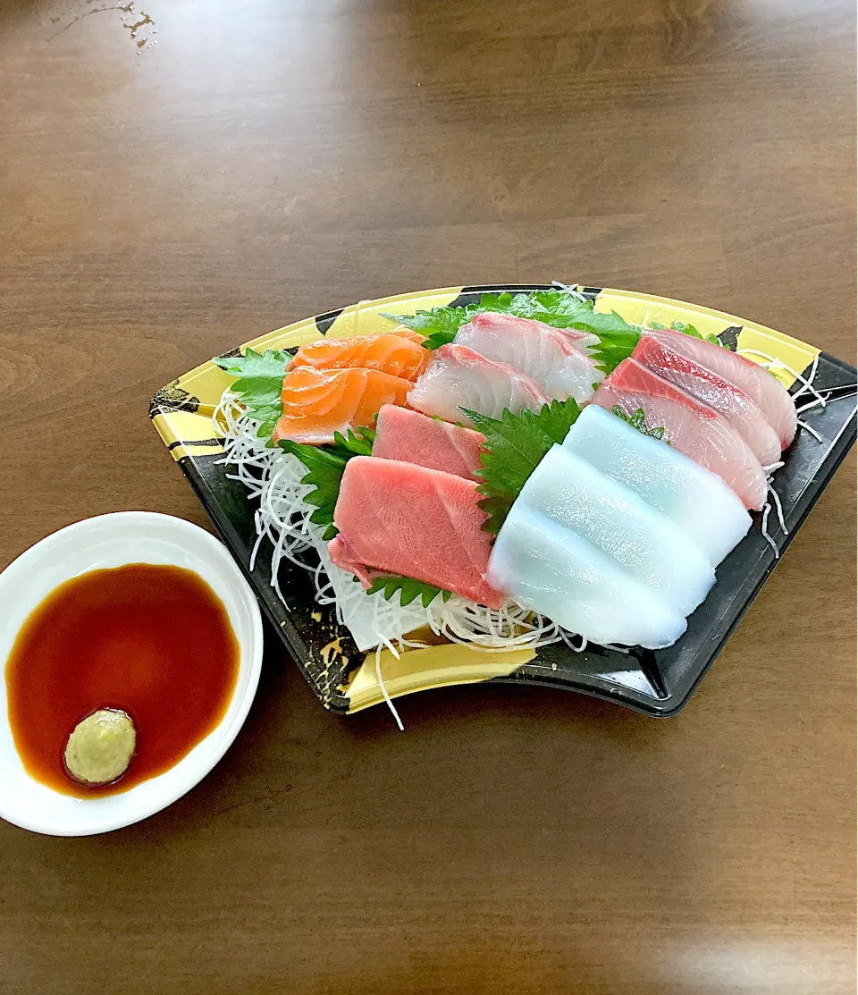 メインその一　お刺身　スーパー「サノヤ」さんで中トロ入りお刺身盛り合わせ（1000円）を買いました（実況中継中）|なびさん