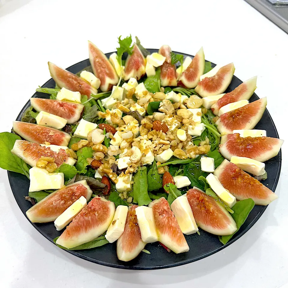 いちじくとクリームチーズのサラダ🥗|たーたさん
