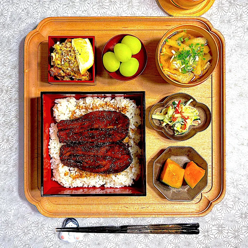 まるで鰻！なすの蒲焼のおぼんごはん|すずさん