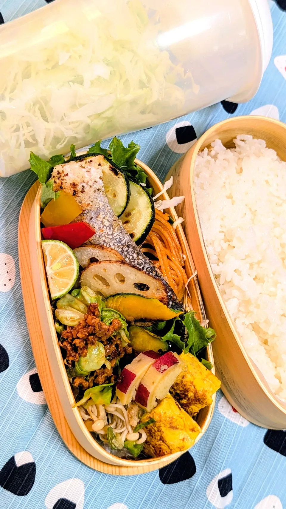 秋鮭の香草焼弁当|f.1125beさん