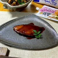 鰤の甘酒照り焼き　にんにくしょうが風味