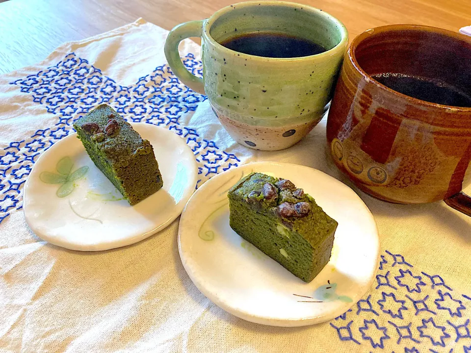 福砂屋の洋菓子ブランド？抹茶のパウンドケーキと珈琲。|さくたえさん