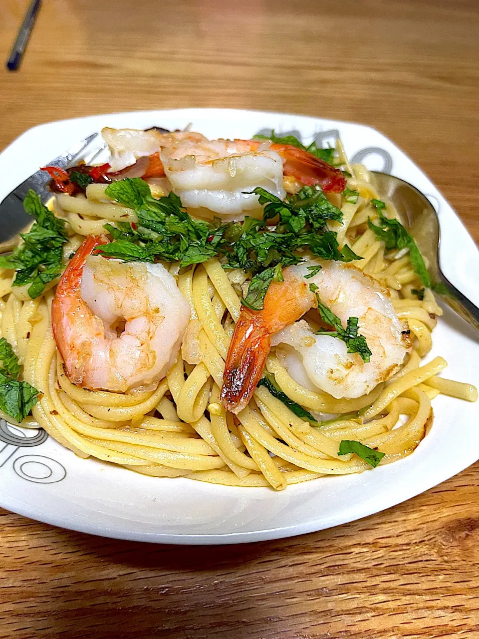 Garlic chilli prawns linguine|Florrieさん