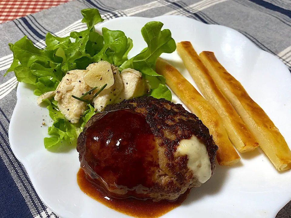 カマンベール入りハンバーグ|eiyadeさん