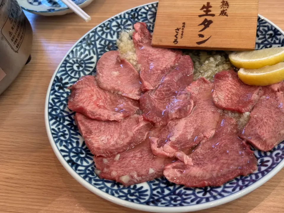 焼肉ざくろさんの生牛タン|Morito Kamiyaさん