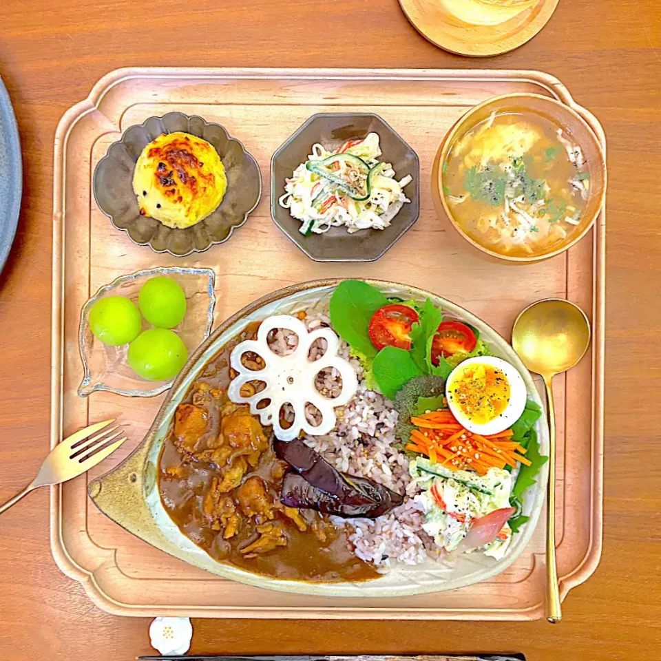 ハリネズミプレートでカレーライス|すずさん