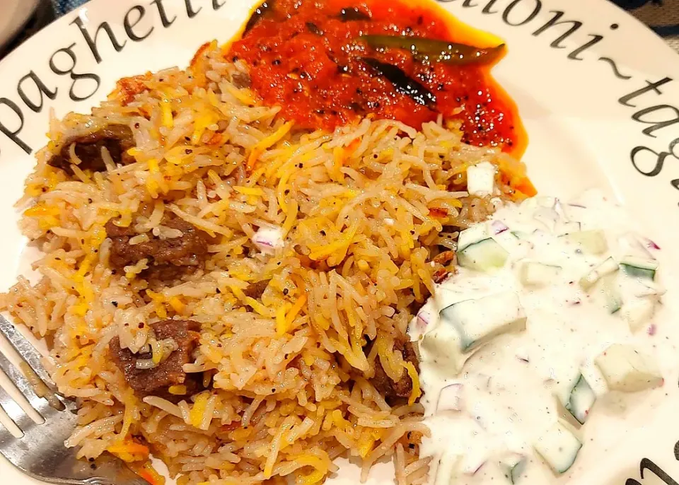 Beef Pulao with tomato chutney and cucumber onion Dip|hinaさん