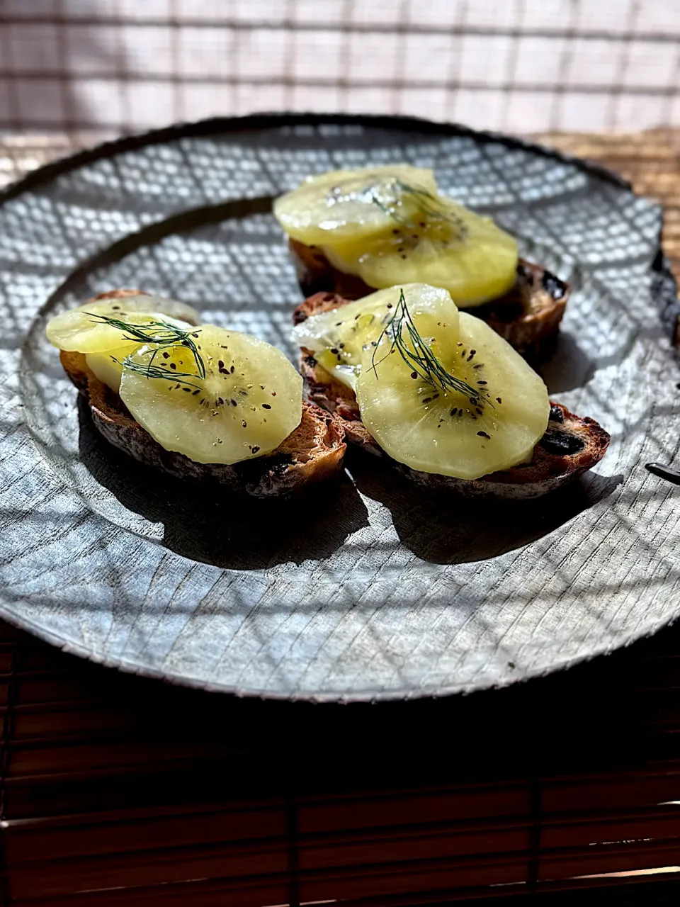 ゴールデンキウイのタルティーヌ|keisukeさん