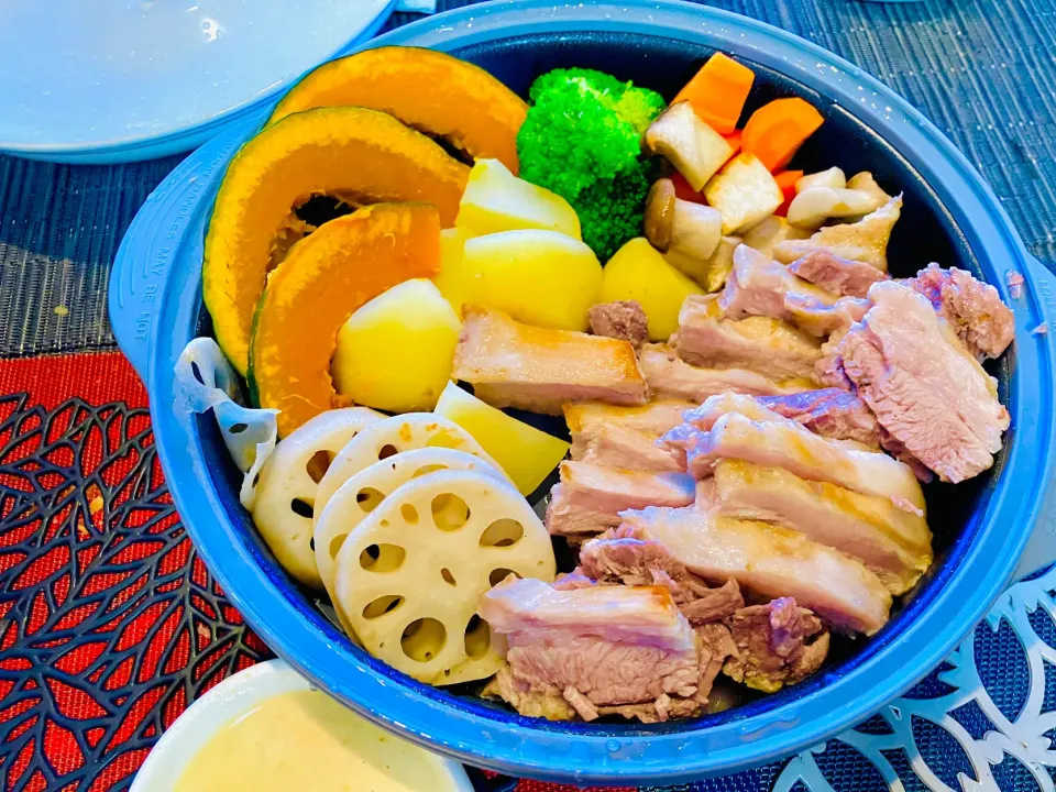 ✩.*˚温野菜と塩豚～ゴマだれ～|ゆきえもんさん