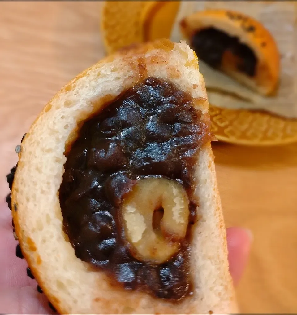 【甘栗入り】粒あんぱん　餡たっぷり✨️|みりさん
