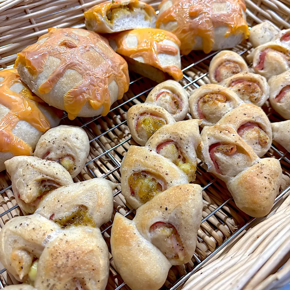 ＊ベーコンエピ風
＊きゅうりのキューちゃんキーマカレーチーズパン|さっちんさん