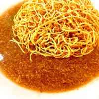 Crispy egg noodles with pork gravy 🤤|Kararak & Foodsさん