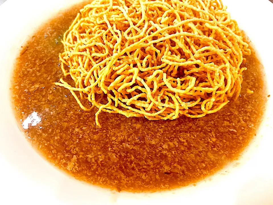 Crispy egg noodles with pork gravy 🤤|Kararak & Foodsさん