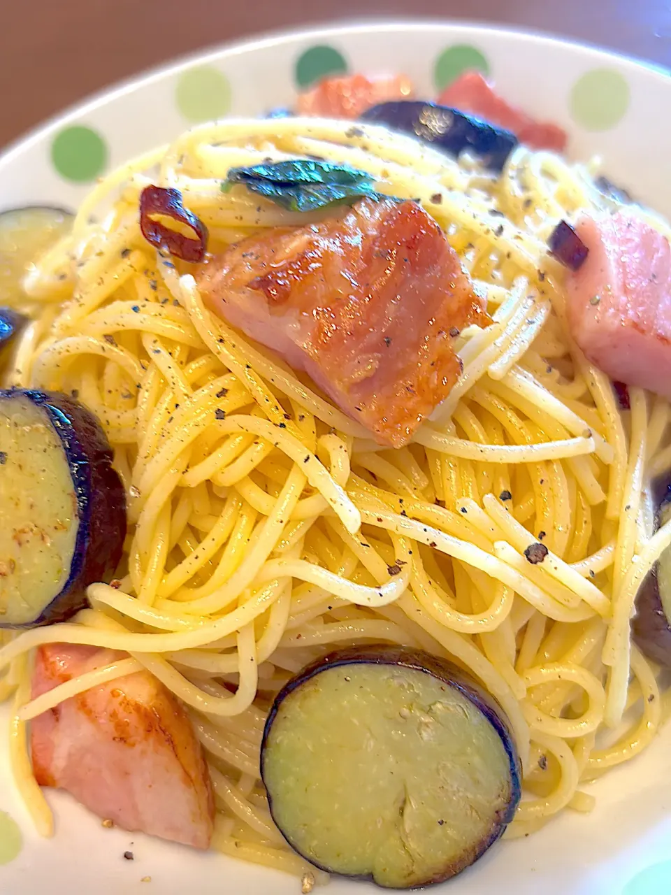 茄子と厚切りベーコンのペペロンチーノスパゲティ🌶️🌶️🌶️|masaさん