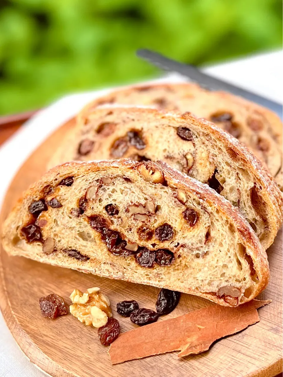 ダッチオーブンで焼く🍂シナモン香る胡桃とレーズンのカンパーニュ|アッコ✨さん