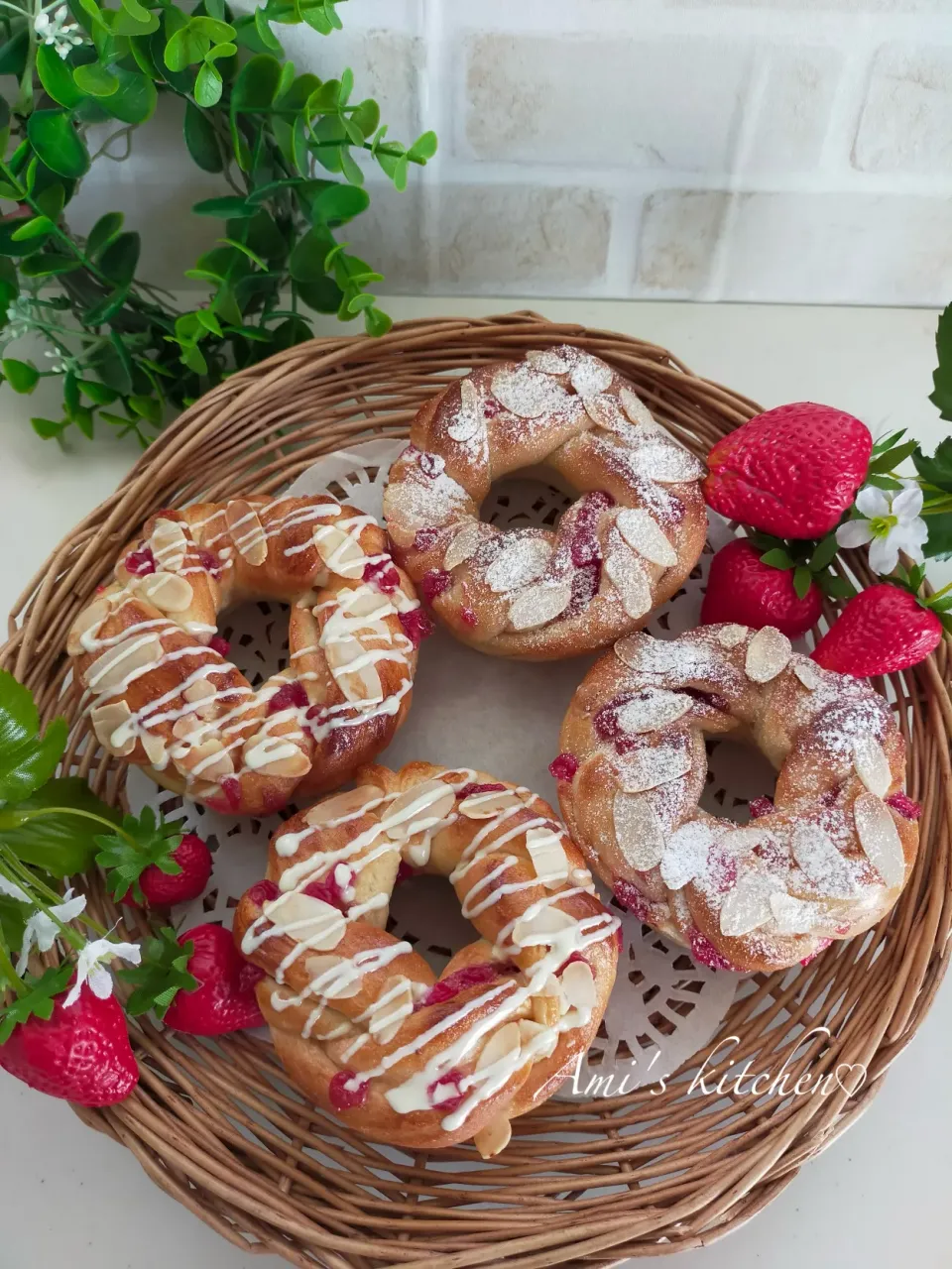 ストロベリーリングパン☺️🍓|あみさん