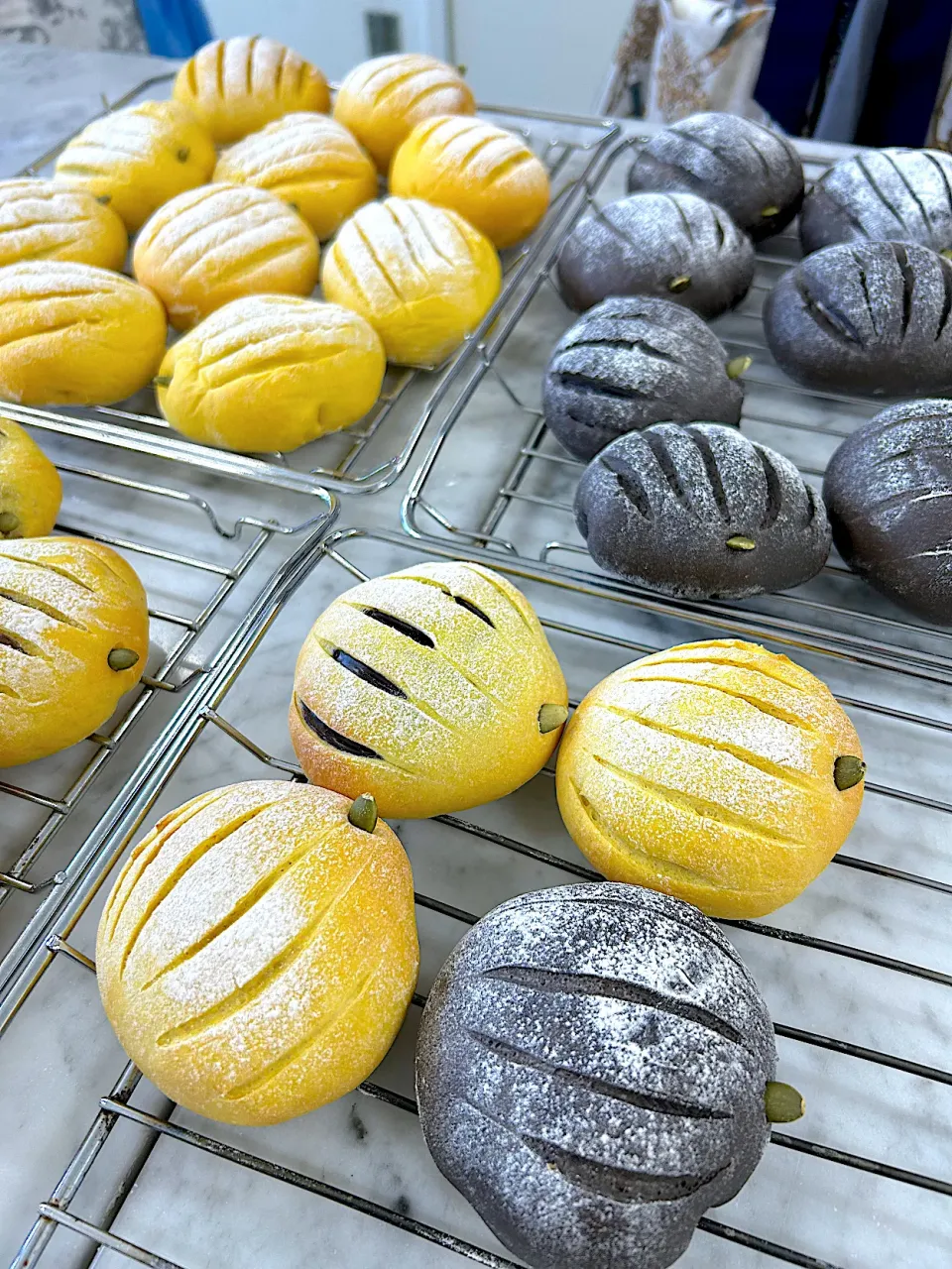 ミルクハース（かぼちゃ&きなこ黒豆クリーム、ブラックココア&ビターチョコクリーム）|Kazuya Miyukiさん