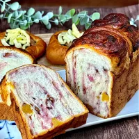 紫芋とナッツのうずまき食パン＆油淋鶏パン