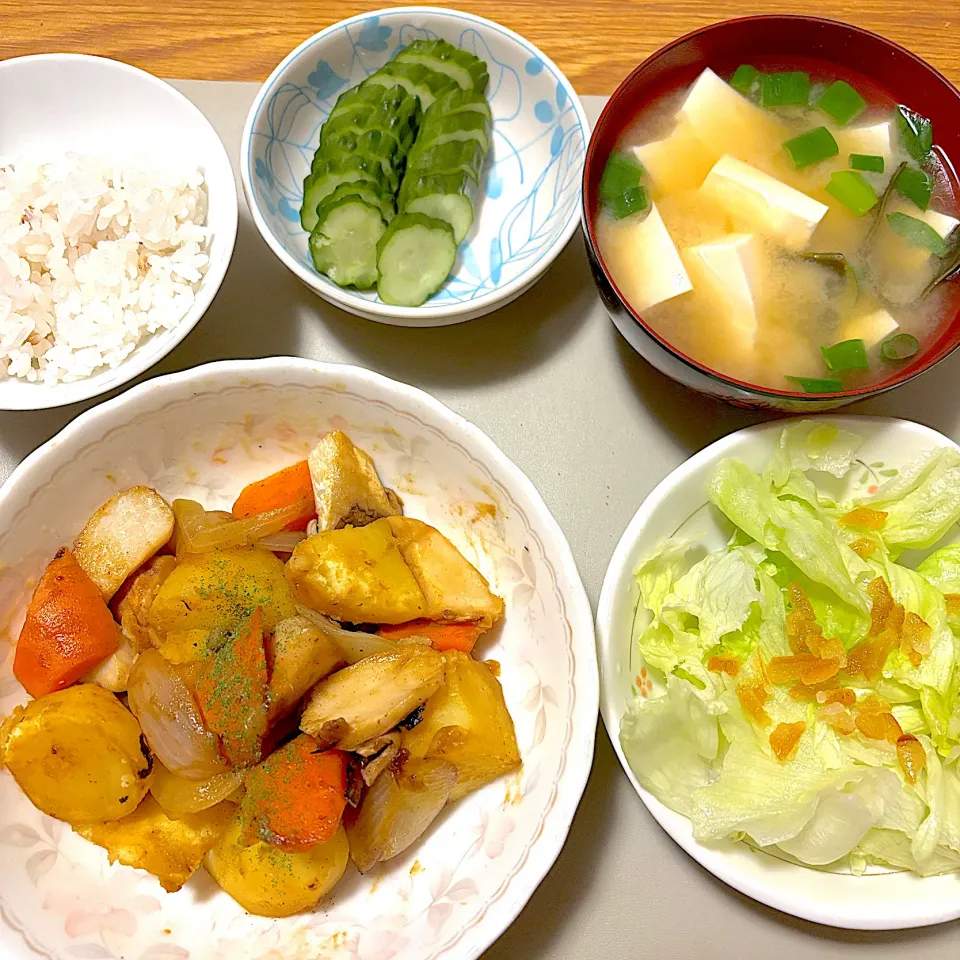 2025/09/26 きたあかり(北海道)カレー炒め、柚子ピールサラダ、きゅうり漬物(無印ぬか漬け)|kykyさん