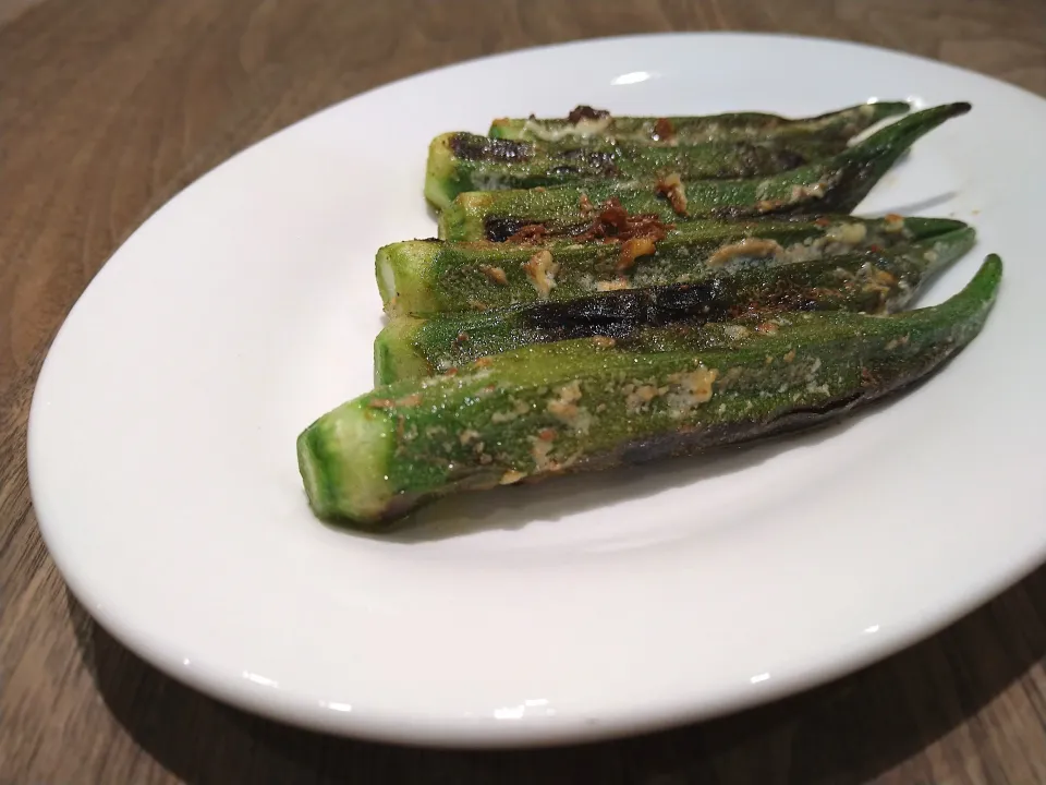 オクラのアンチョビマヨ焼き|古尾谷りかこさん