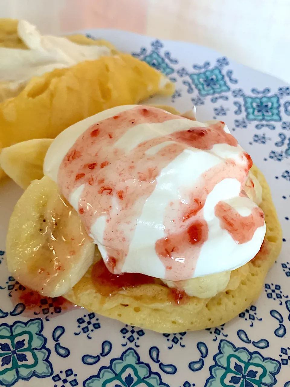 バナナベリーソースパンケーキ(後は失敗したクレープ)|しっぴりみさん