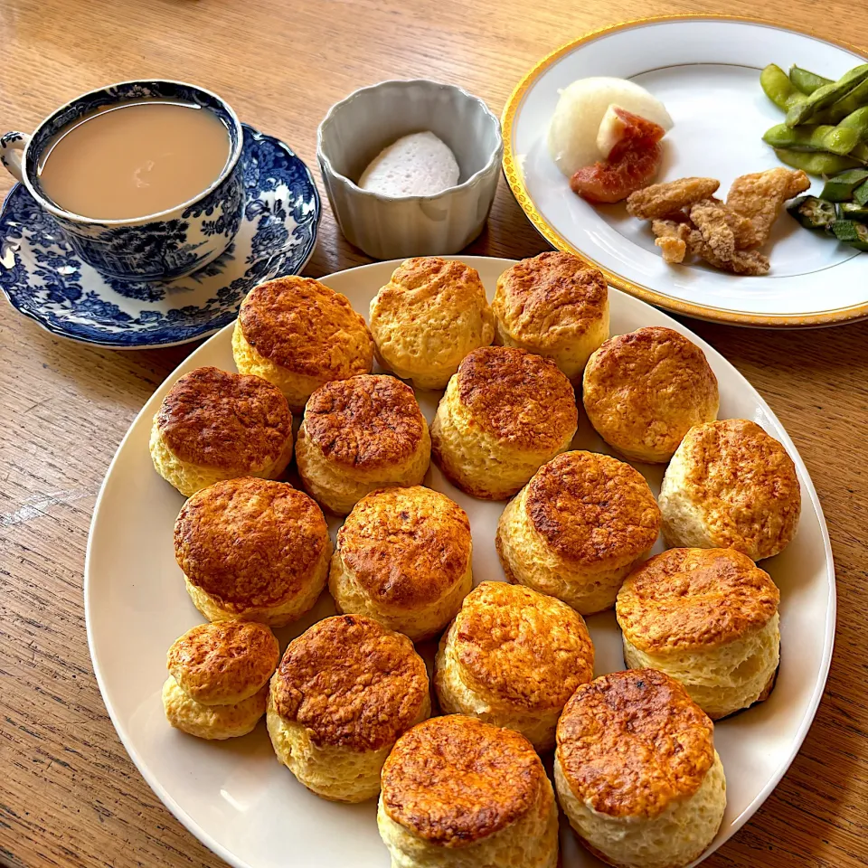 スコーンと和洋折衷の朝ごはん|ぶりぞうさん