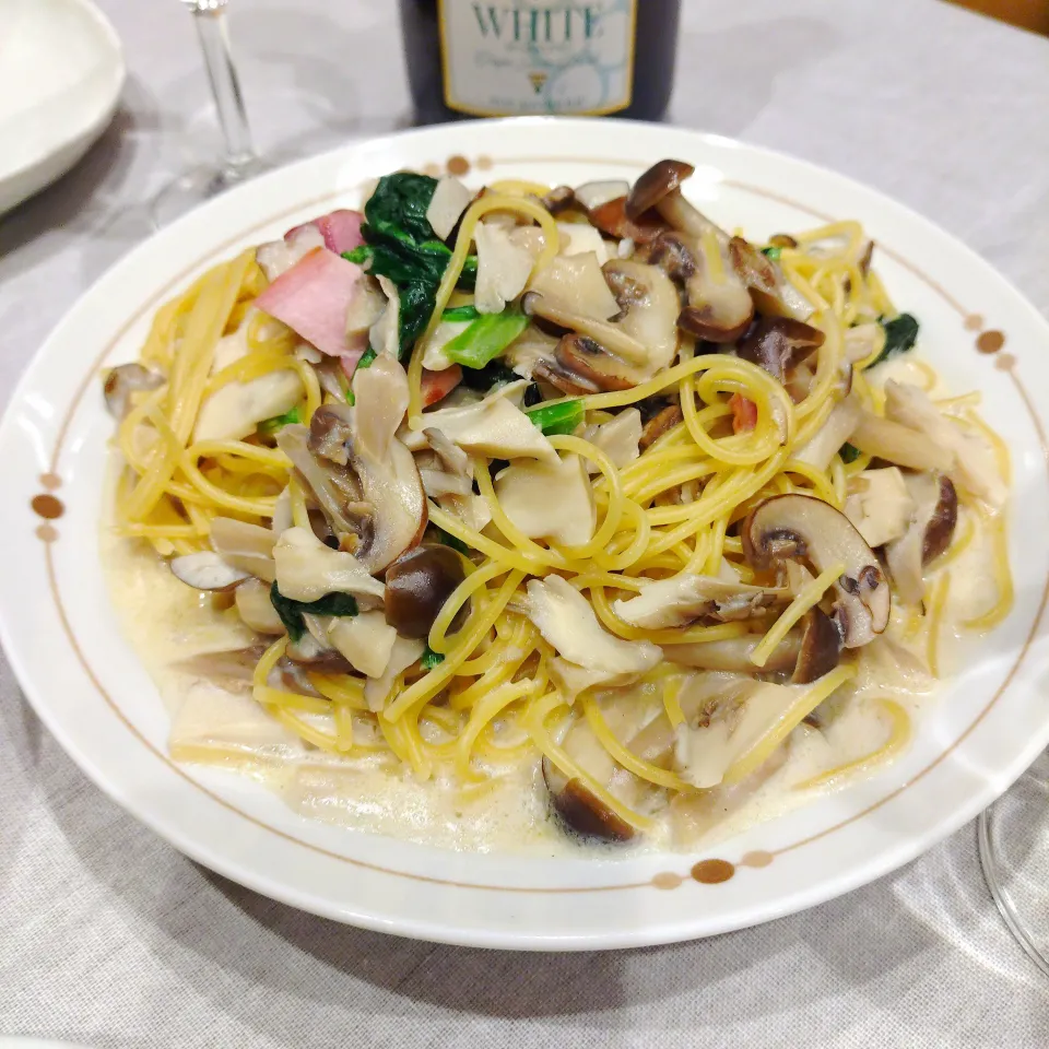 きのことほうれん草のワンパンパスタ|あゆみ│ハレシピさん