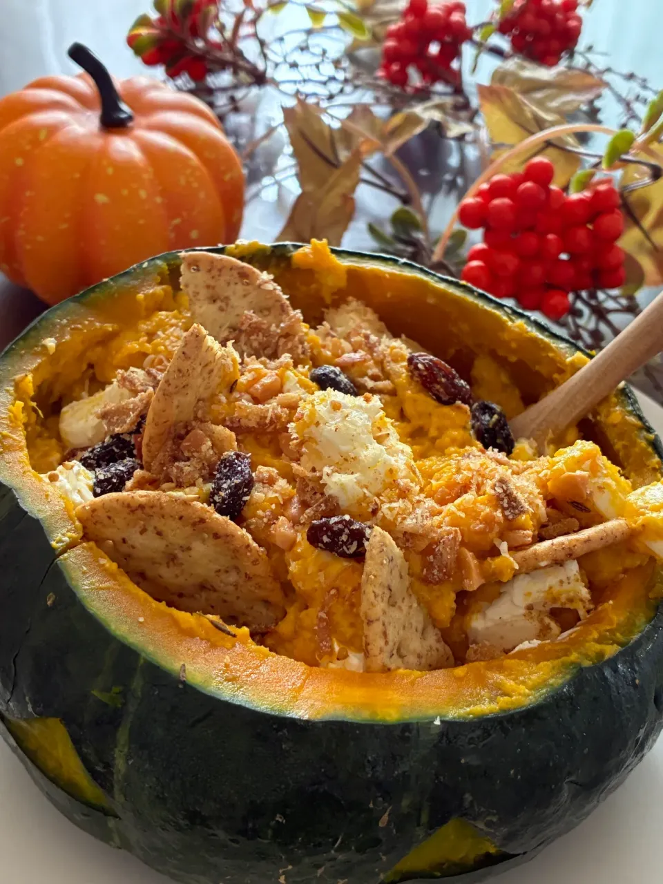 かぼちゃ丸ごと🎃パンプキンサラダ|あやめもちもちさん