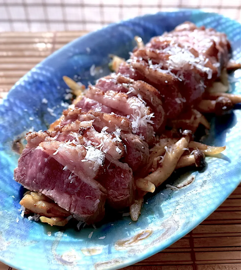 ラム肉サーロイン きのこの辣油炒め|keisukeさん