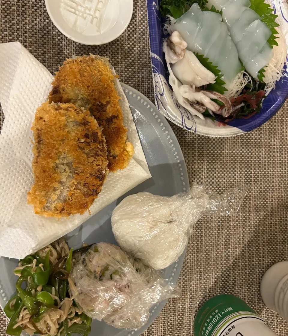 黒はんぺんのフライ、アオリイカのお刺身、おにぎり(まぐろ昆布・小松菜しらす)、ピーマンとえのきの塩昆布炒め|たなばたさん