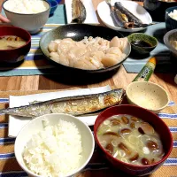 お夕飯　新米　秋刀魚の塩焼き　特大帆立お刺身　落葉きのこの味噌汁| renharuruさん