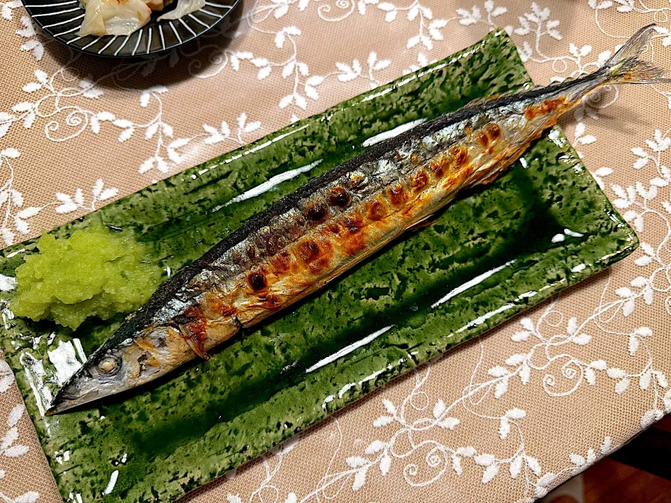 七輪で焼いた秋刀魚|塩豚骨さん