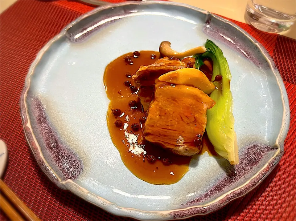 豚の角煮と青梗菜🥬|なみさん