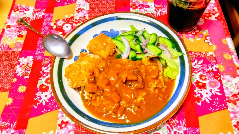 カリー。サラダ、自家製唐揚げ。|りささん