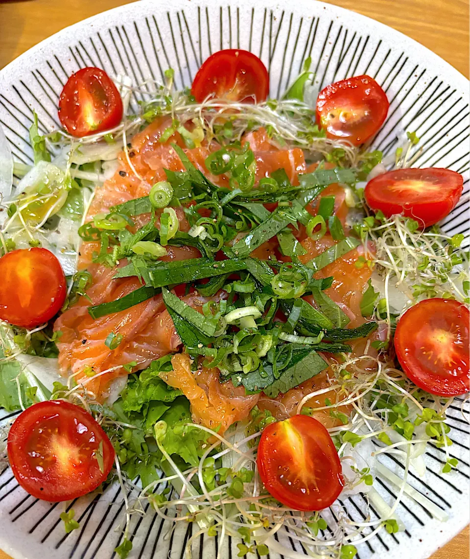 ノルウェーサーモンのカルパッチョサラダ🥗|てるみさん