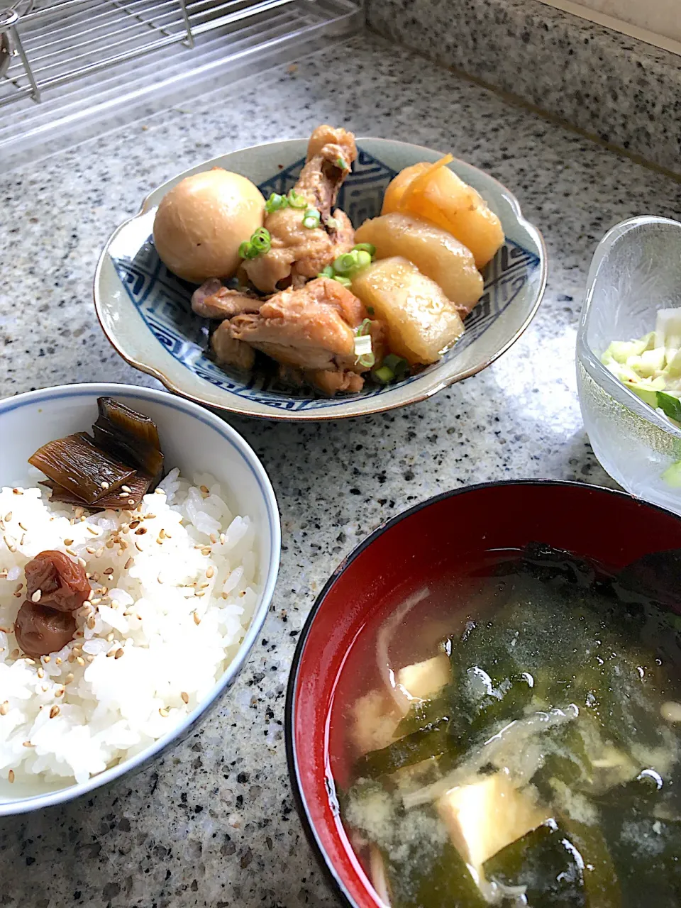 鳥手羽元と大根の甘辛煮込み🍗たまご入り|ヨウコさん