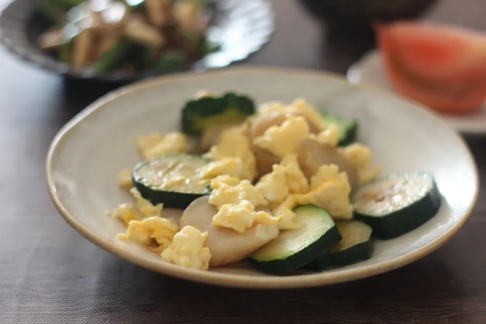 ズッキーニとホタテと卵のいしり魚醤炒め|ちいさなしあわせキッチンさん