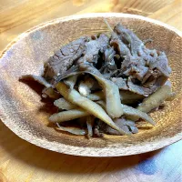 牛肉舞茸ごぼうの炒め煮|runさん