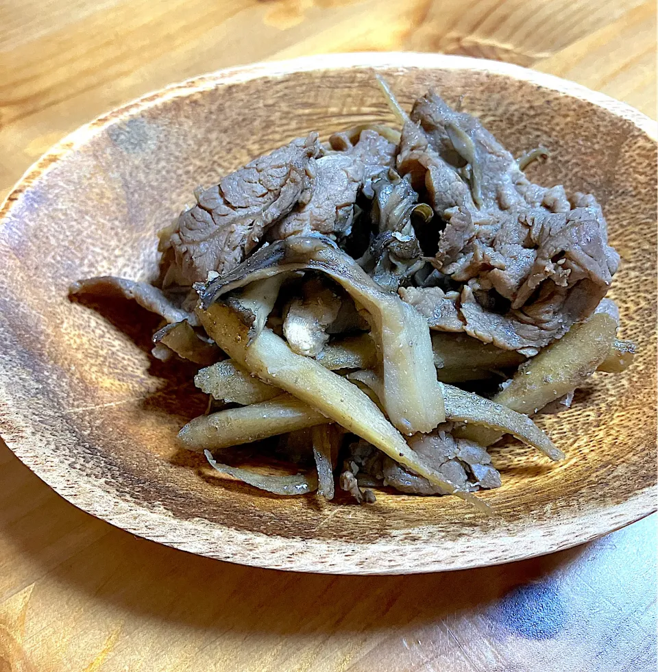 牛肉舞茸ごぼうの炒め煮|runさん