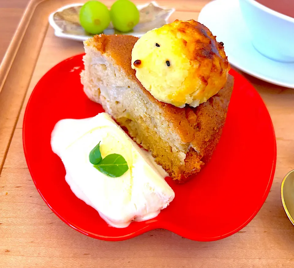 バニラアイス&スイートポテト添えりんごケーキ|すずさん
