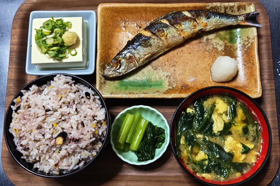 今日の朝ごはん（十五穀ごはんにウルメイワシの塩焼、冷奴、ほうれん草と卵のみそ汁、野沢菜漬）|Mars＠釜飯作り研究中さん
