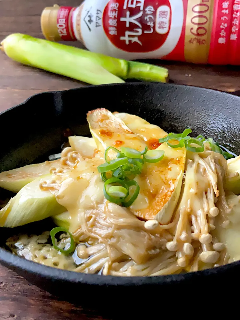 スキレットでマコモダケとエノキのバター醤油焼き|9421beruさん