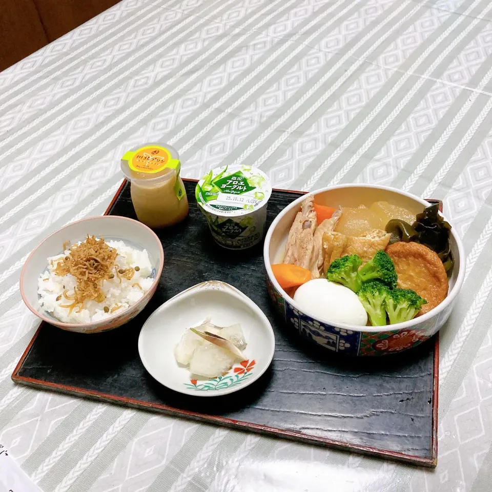 grandmaの晩ごはん☆ 今夜は冬瓜の煮物
冬瓜の浅漬け
ちりめん山椒のふりかけで頂きます

デザートは豆畑のプリン…差し入れで頂きます|kaoriさん