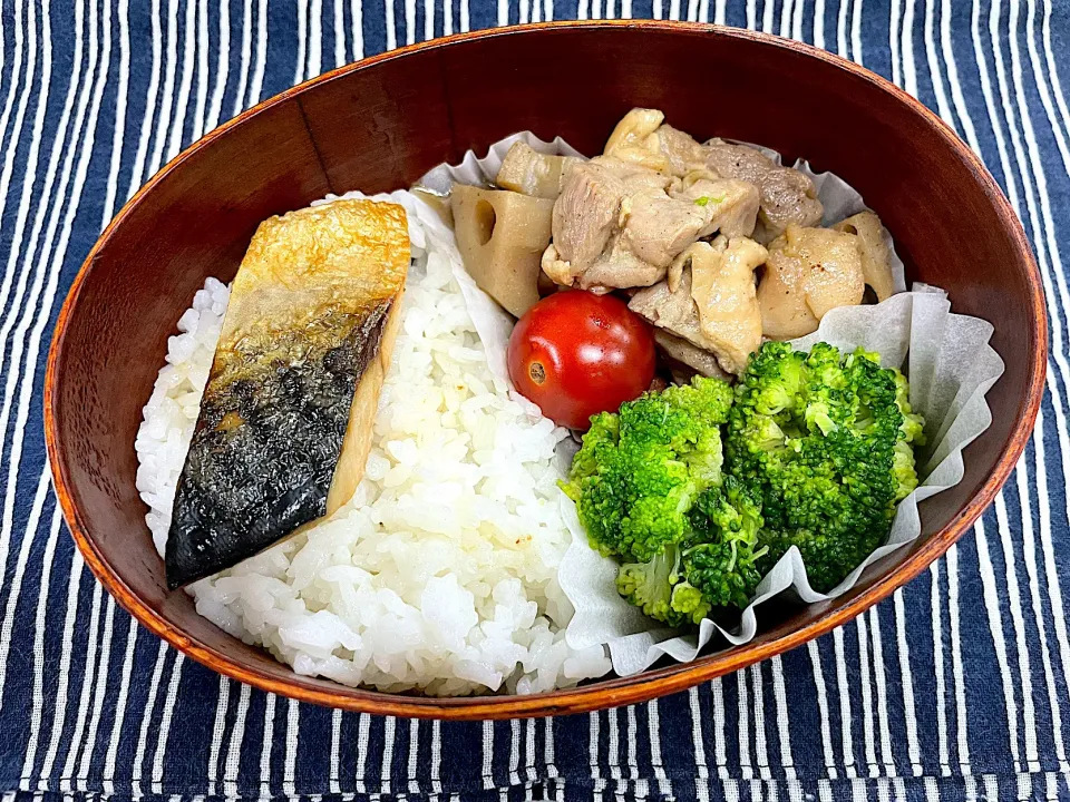 焼きサバ、蓮根と鶏肉の旨煮🍱|なお🅿️さん