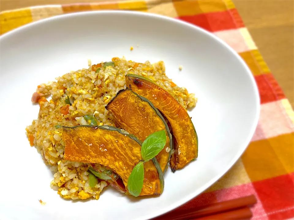 玄米チャーハン🇨🇳とグリル大山かぼちゃ🎃、プランターのバジル🌿|1614さん