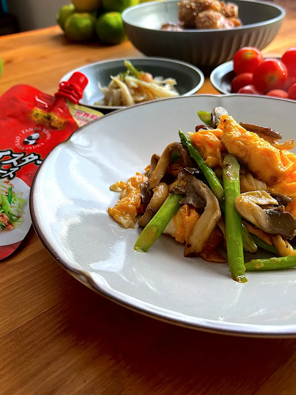 アスパラと玉子のオイスターソース炒め|おさかなさん